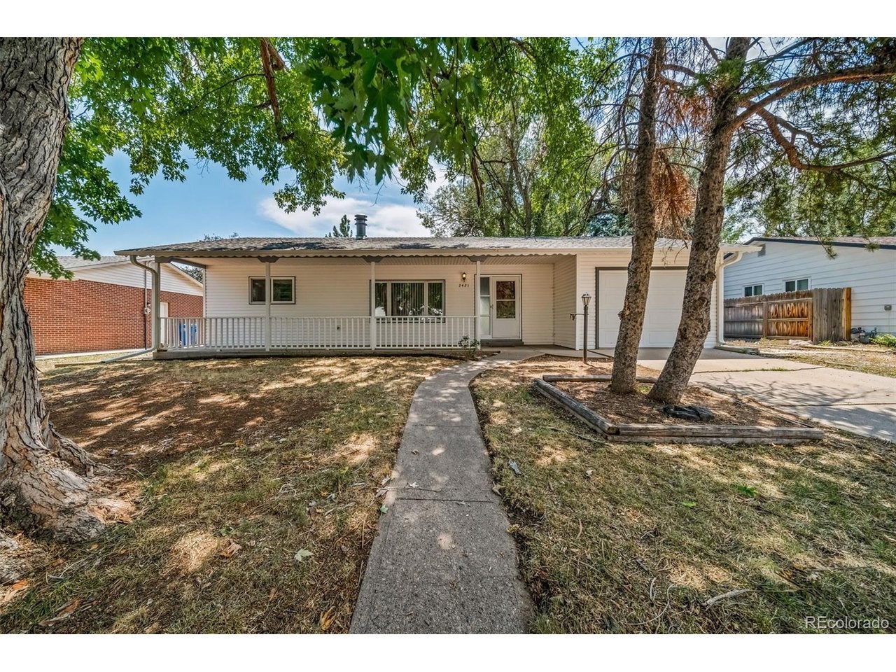 2421 Tamarac Dr — photo
