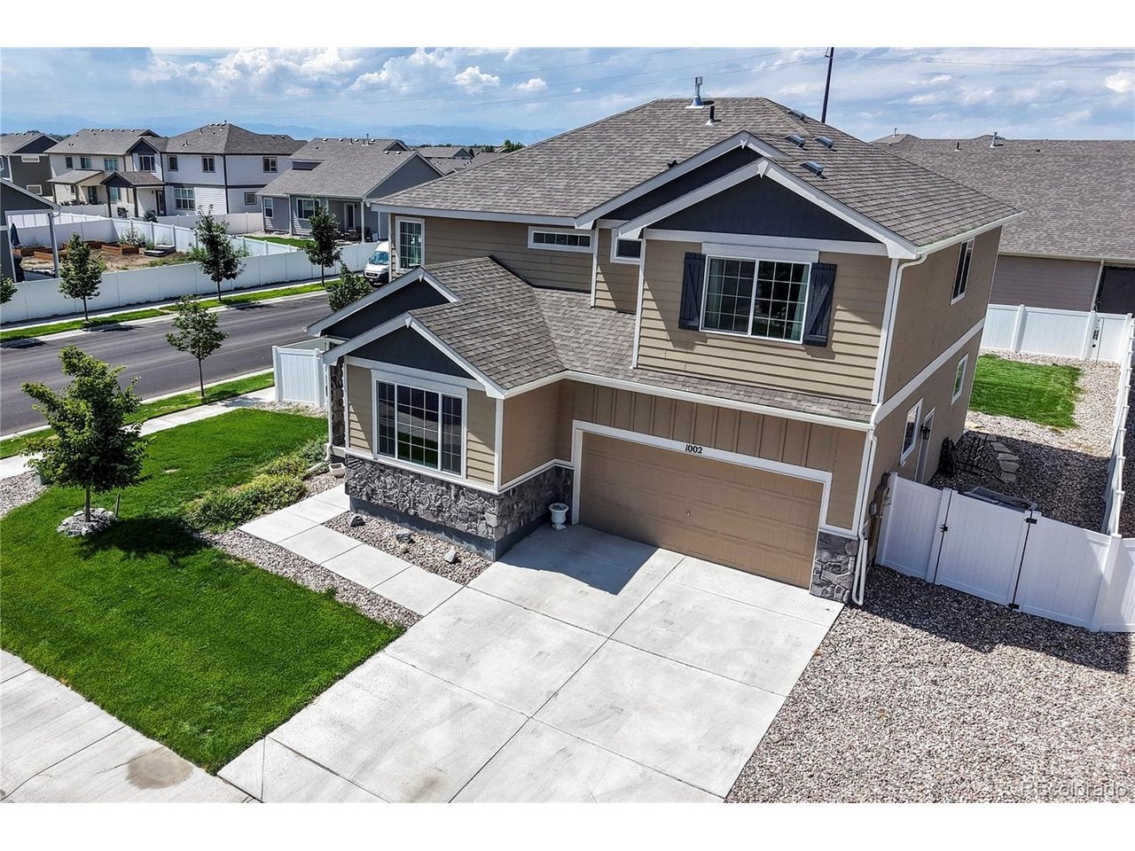 1002 Maplebrook Dr — photo