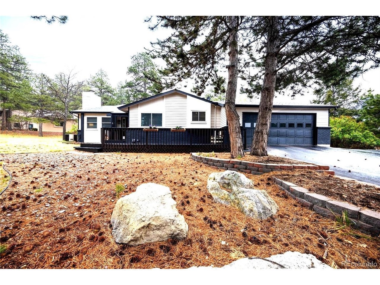 975 Tari Dr — photo