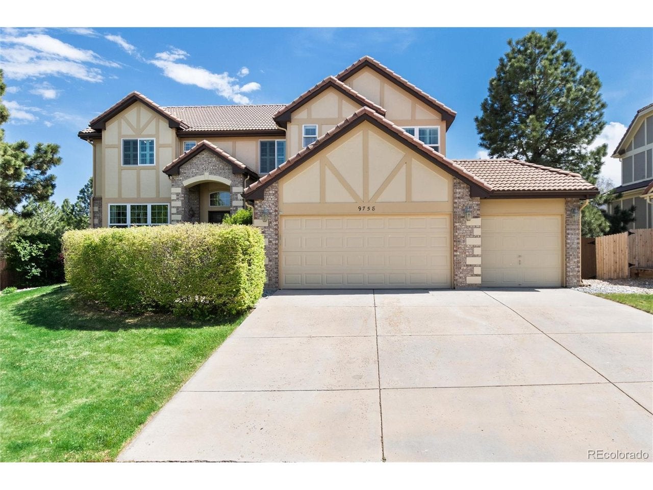 9758 Colinade Dr — photo