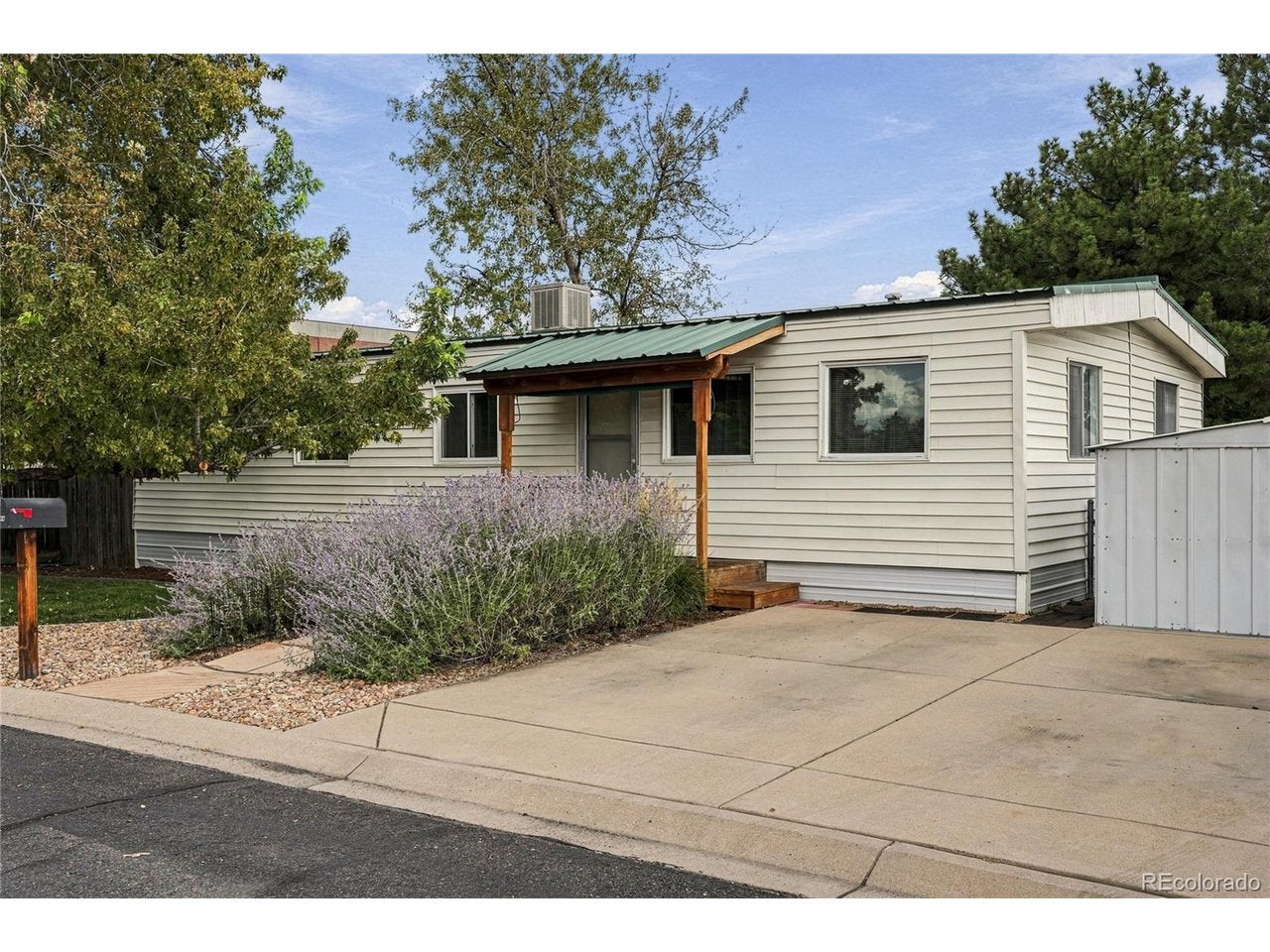 8584 Garfield Ct — photo