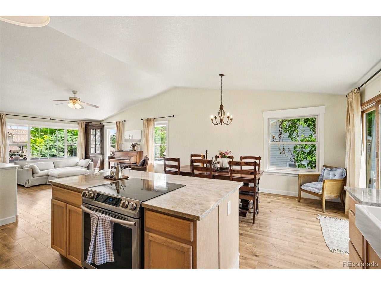 3103 Cody Ave — photo