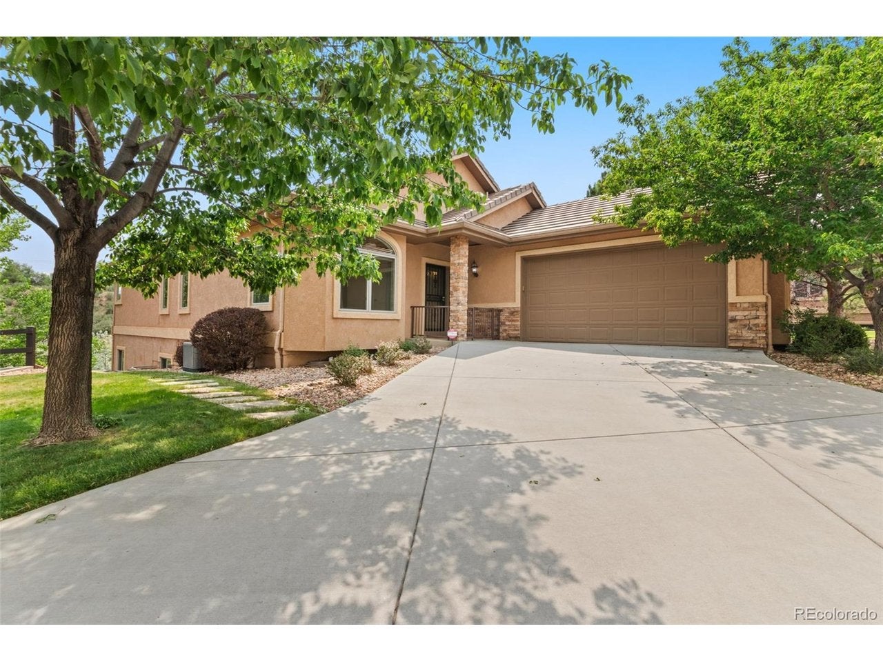 2425 Mesa Crest Grv — photo