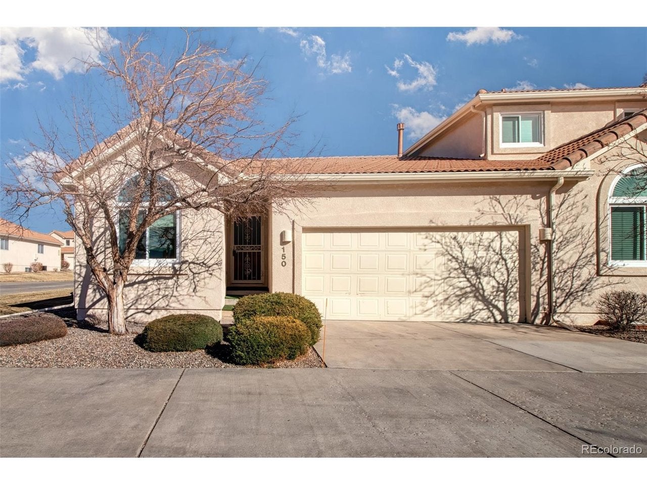 150 Luxury Ln — photo