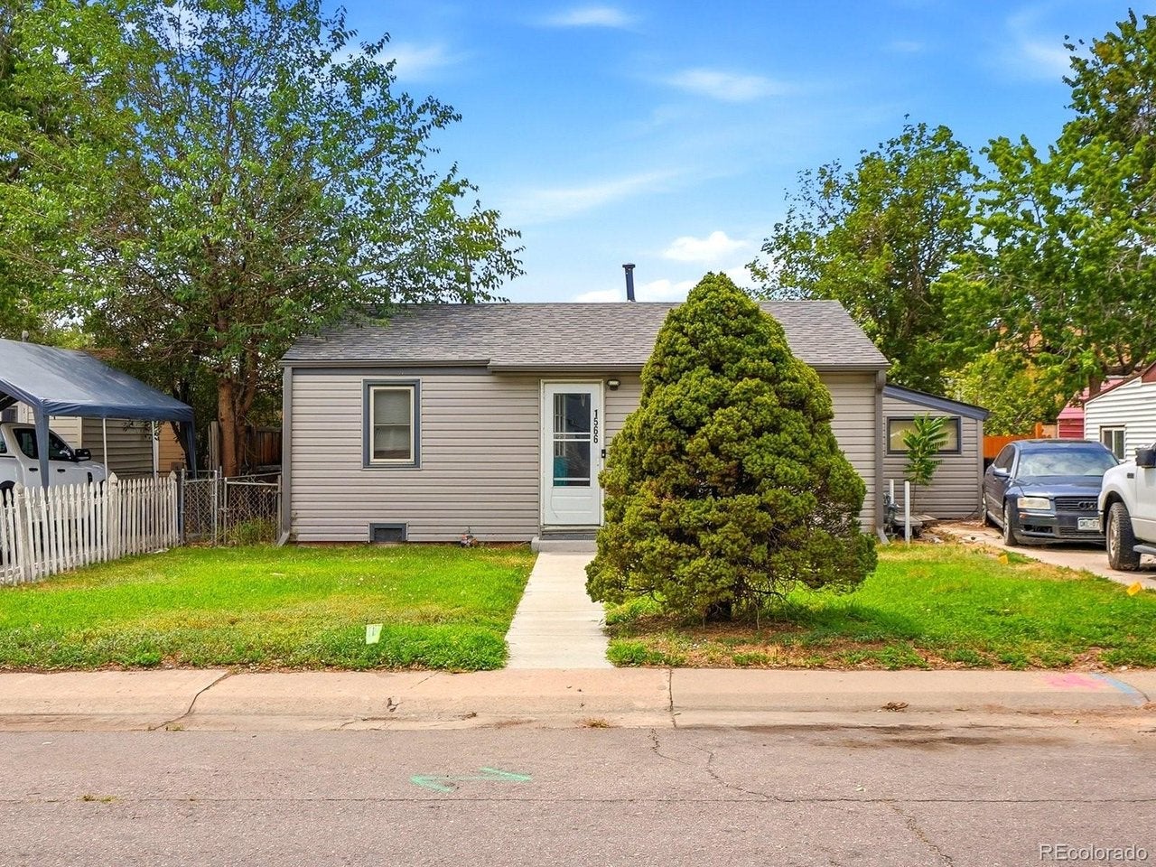1566 W Cedar Ave — photo
