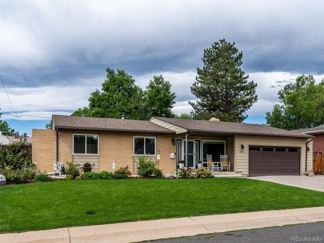 6131 Robb St — photo