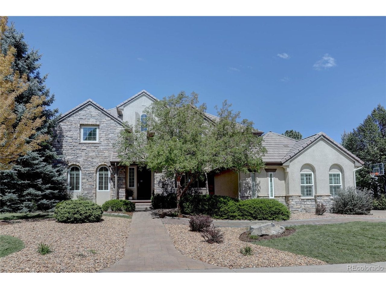 951 Courtland Pl — photo