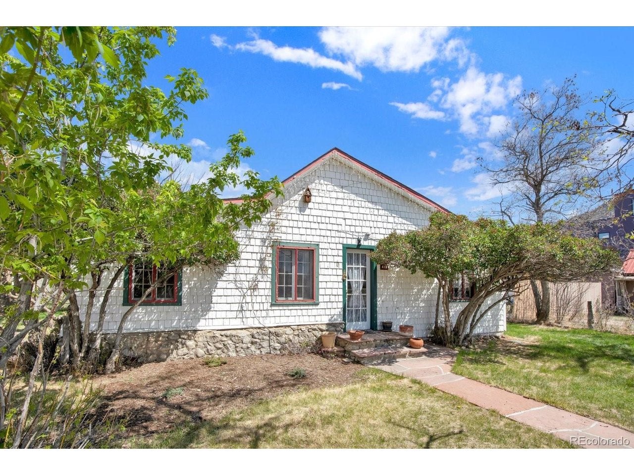 410 Pinon St — photo