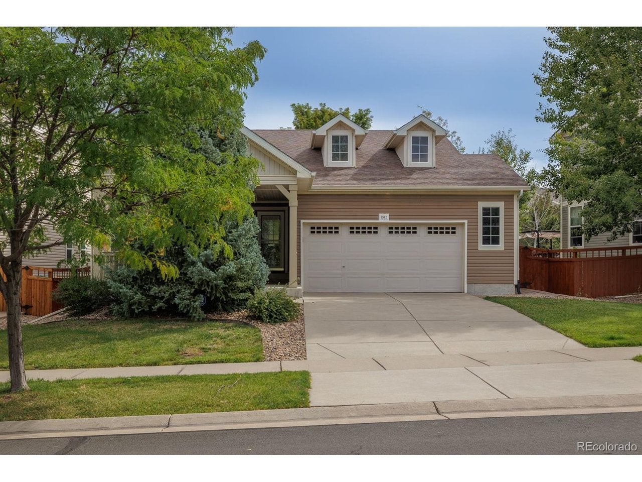 1942 Morningview Ln — photo