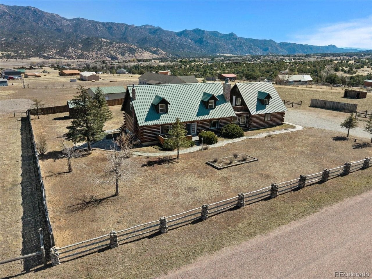 716 W Blarney Stone Rd — photo