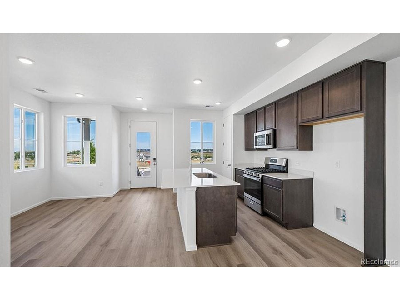 Home in Aurora, CO 80017 — photo 3