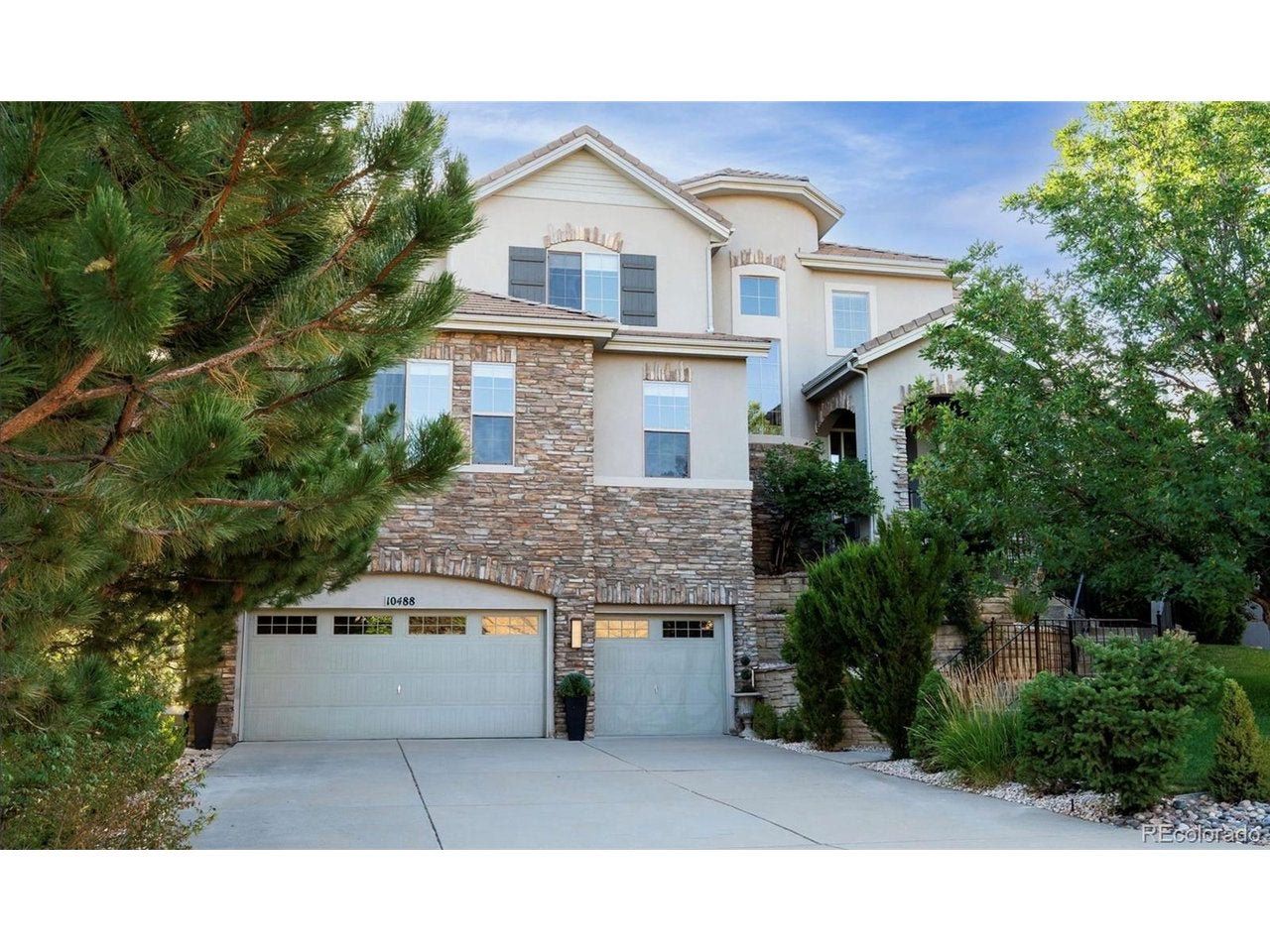 10488 Bluffmont Dr — photo