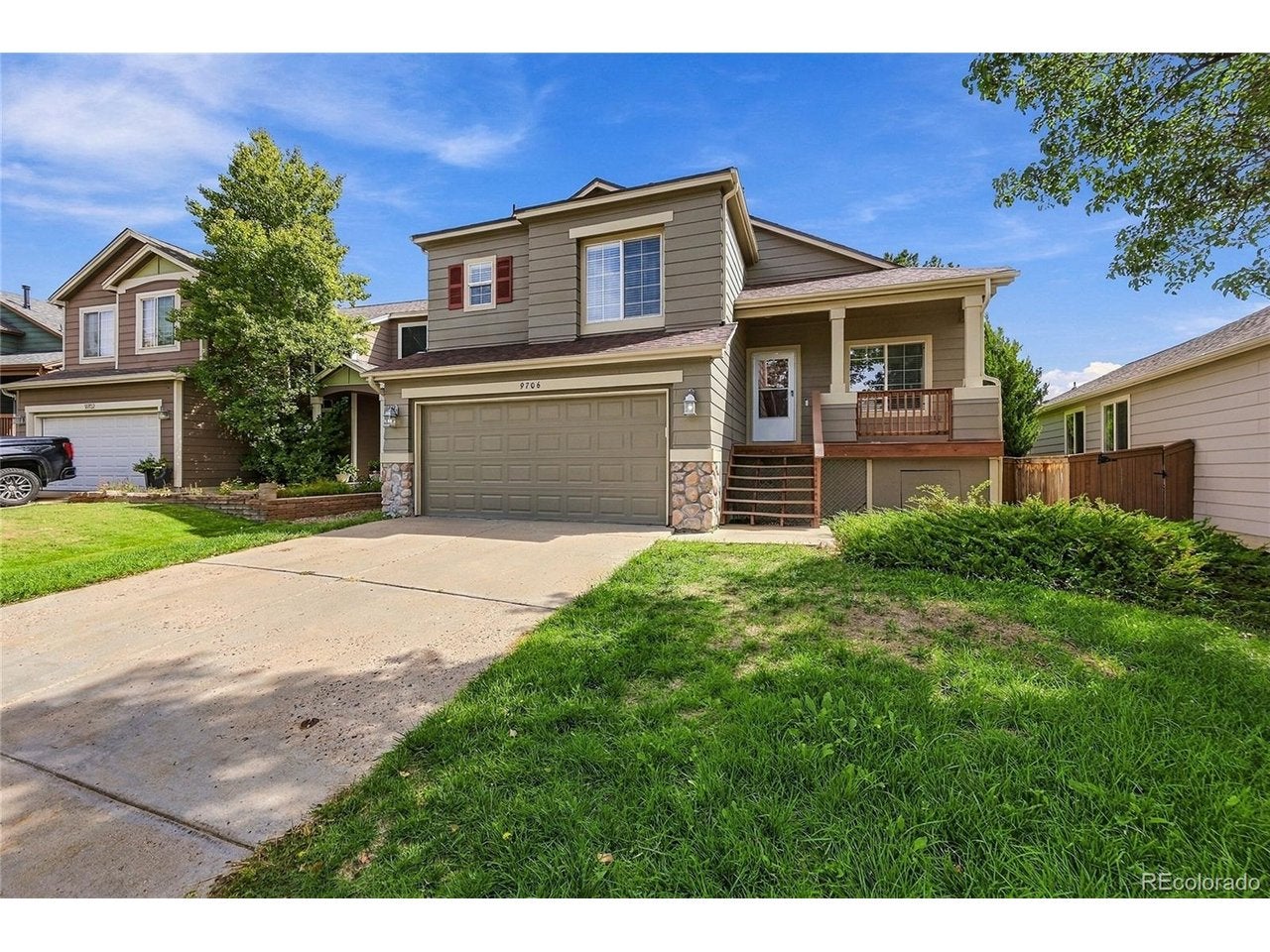 9706 Queenscliffe Dr — photo