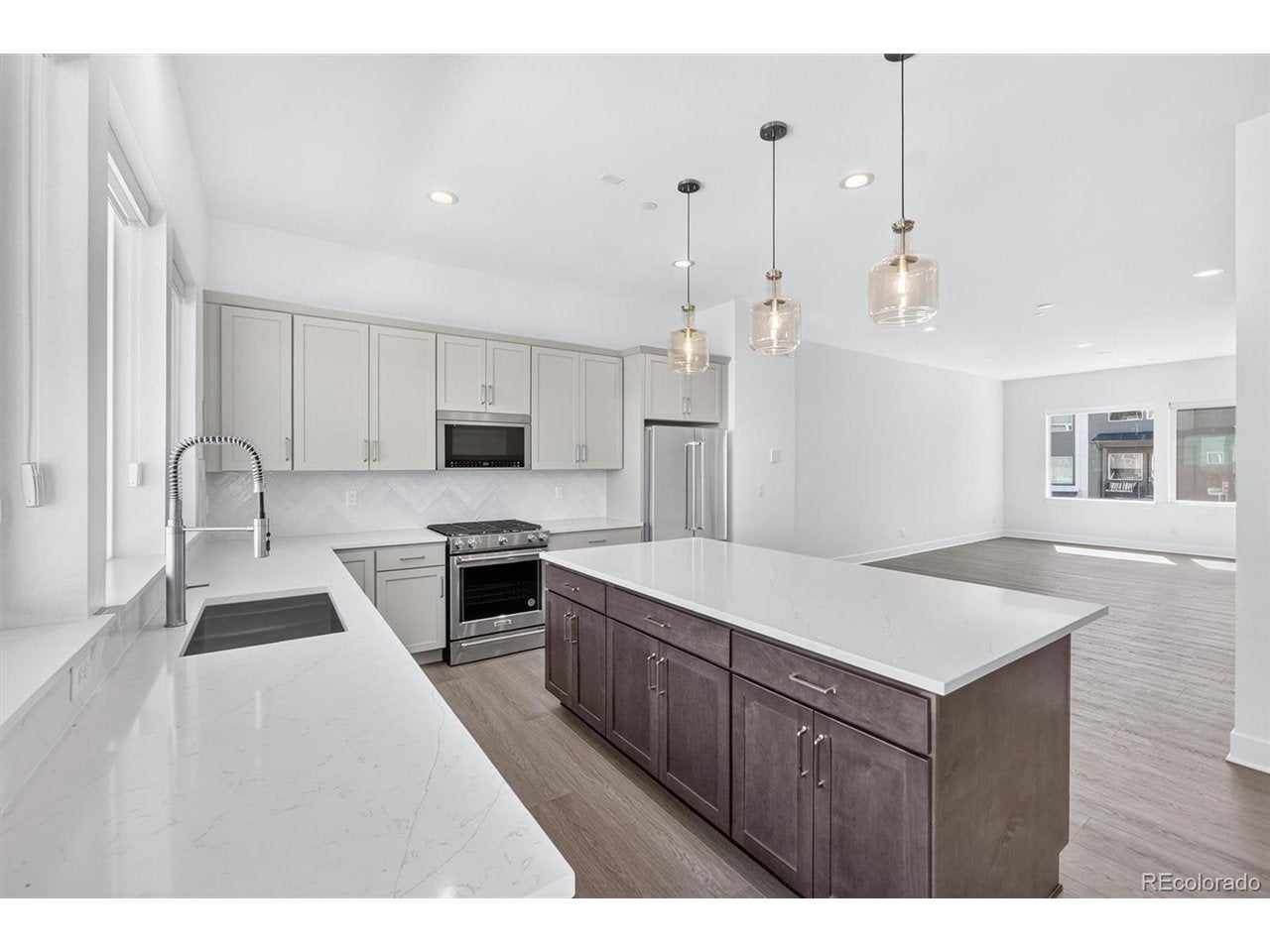 701 Saddle Dr — photo