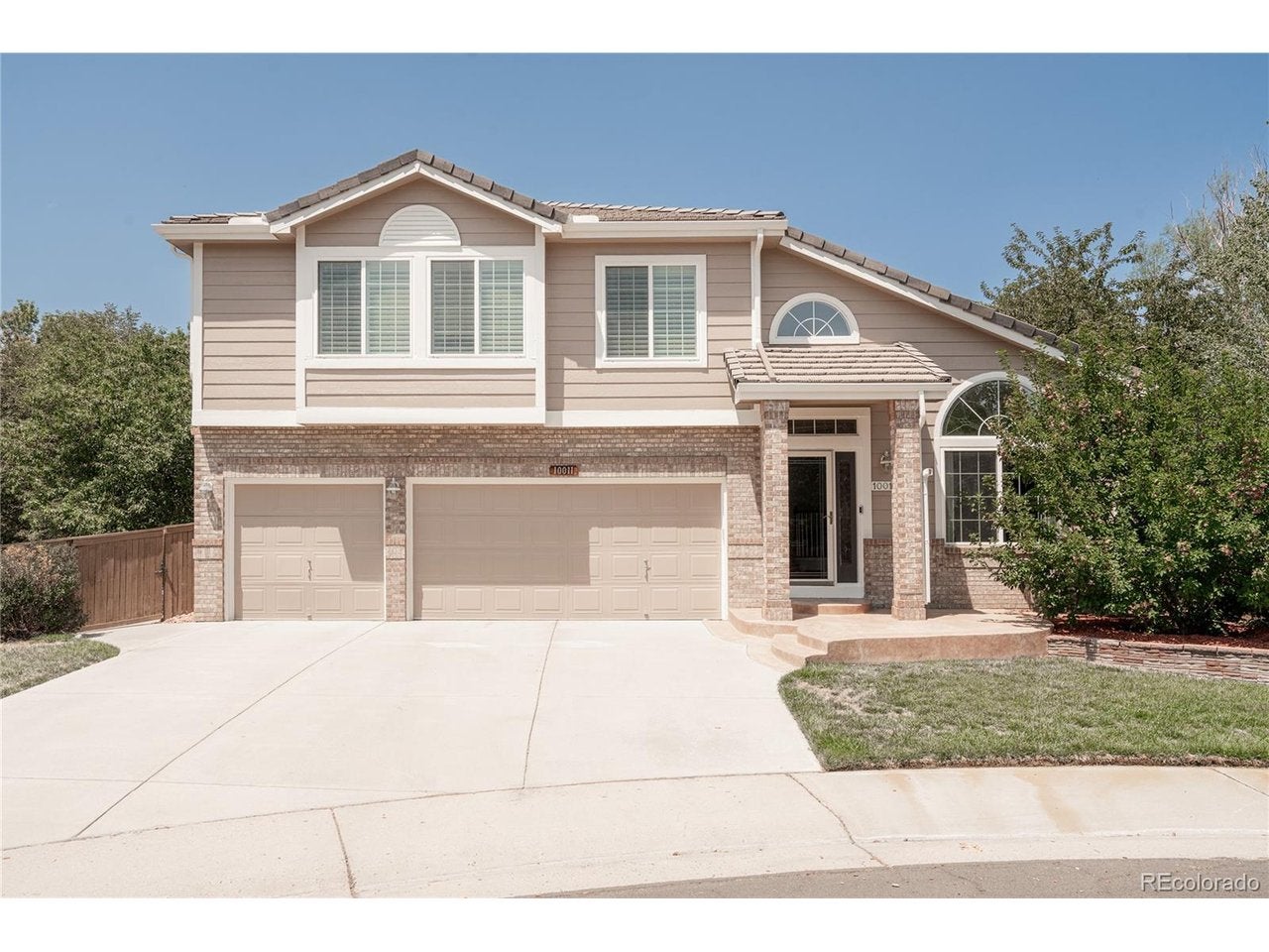 10011 Oak Leaf Way — photo