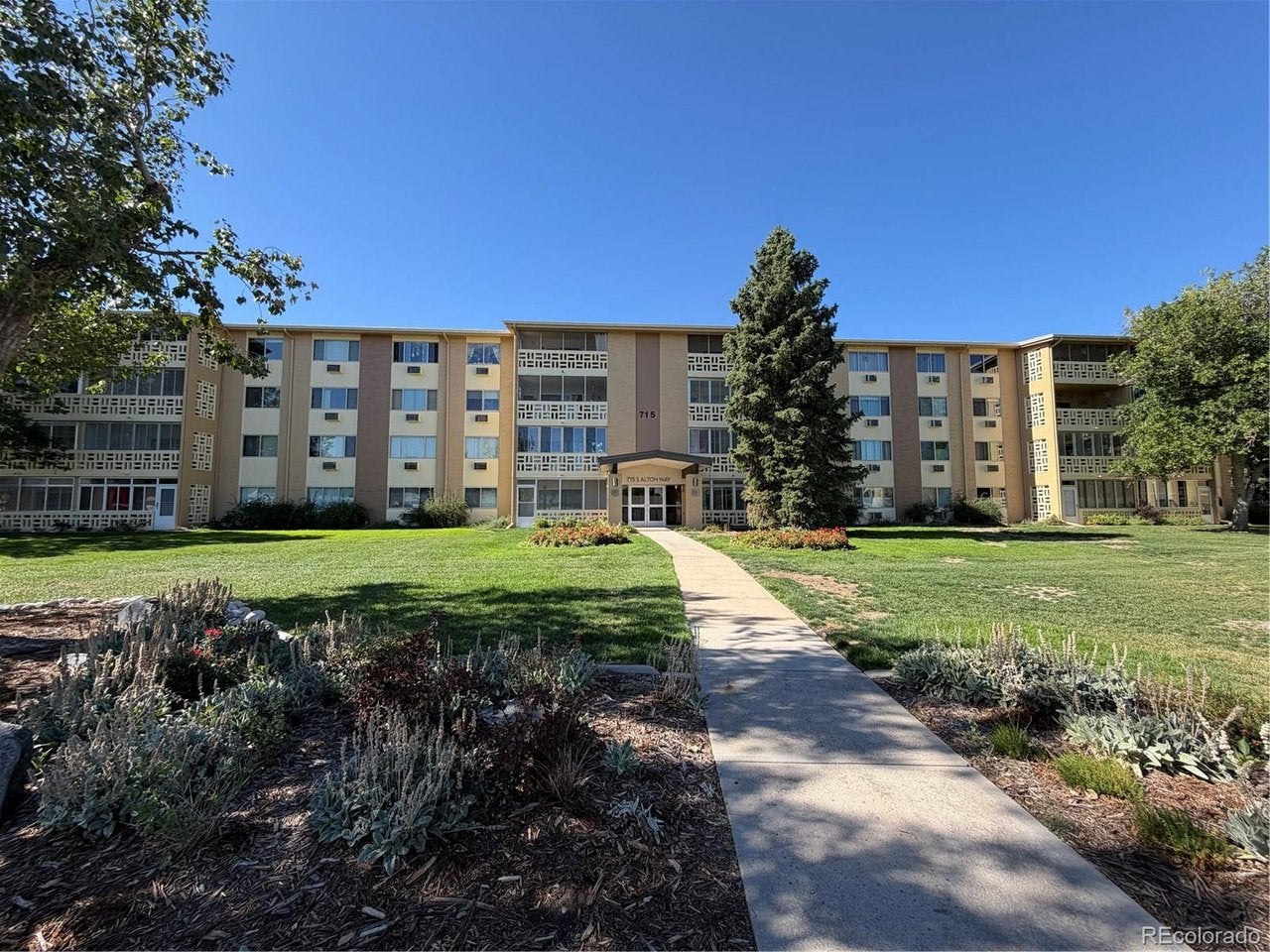 715 S Alton Way 4D — photo