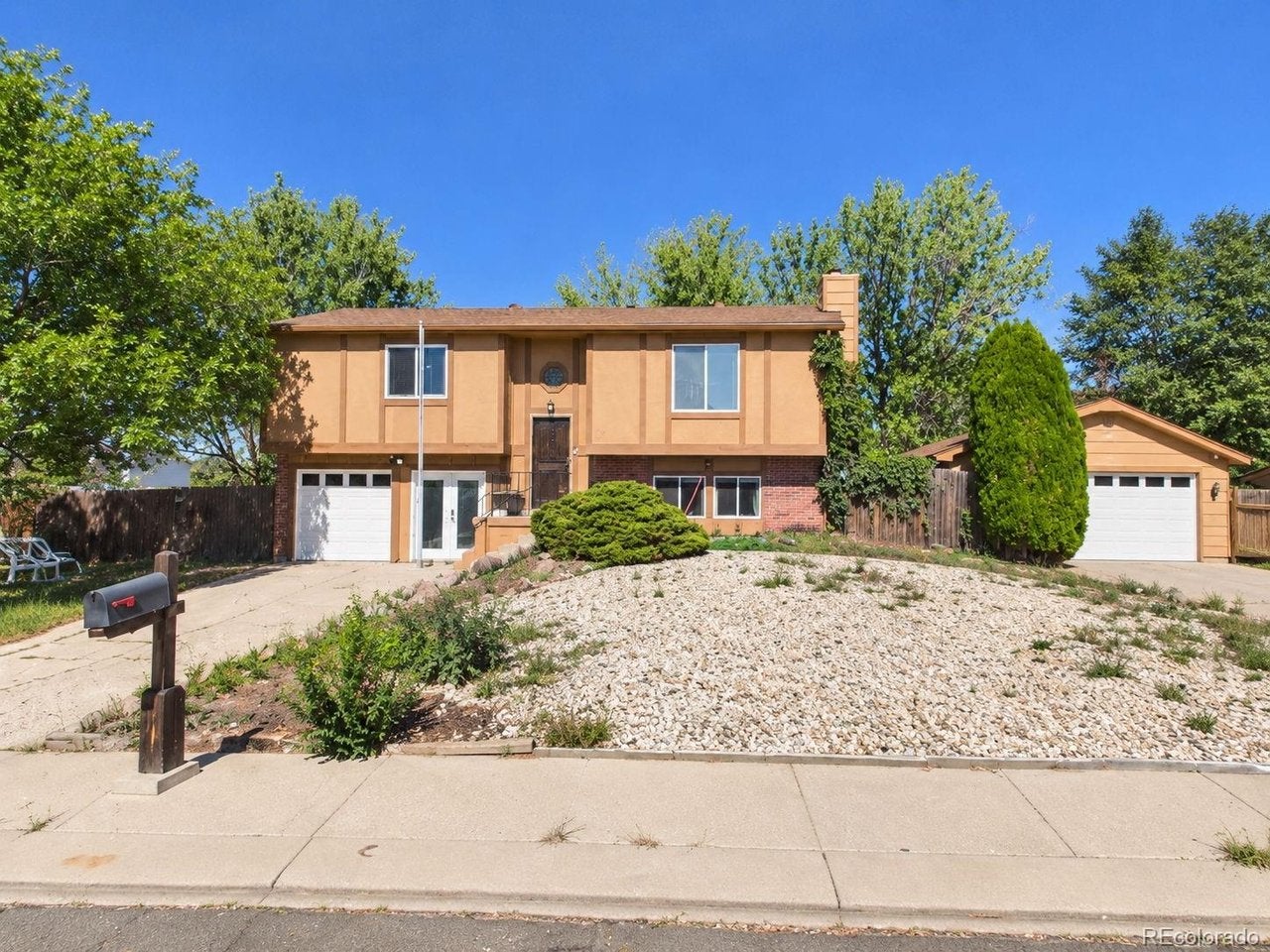 1115 Nolte Dr — photo