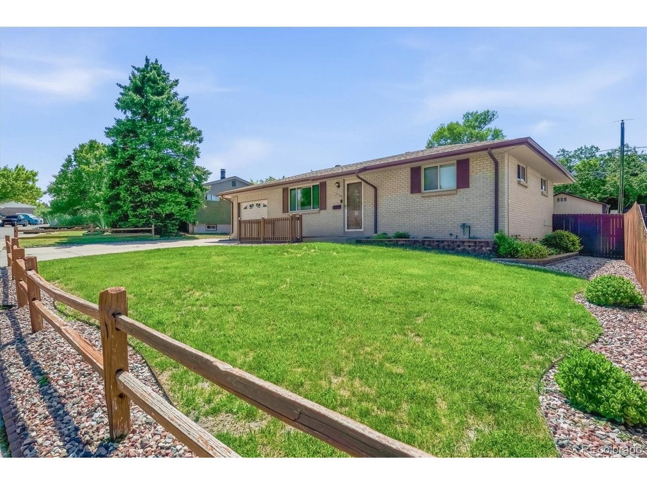 8239 Loretta Dr — photo