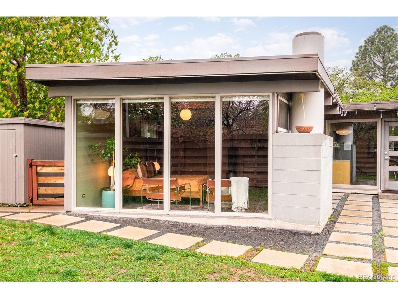 1431 E Dartmouth Ave — photo
