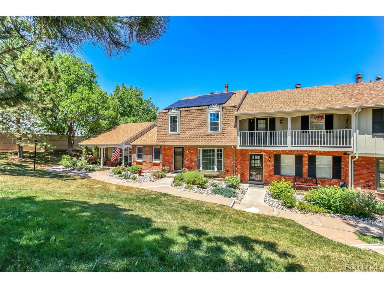 2433 E Fremont Ct — photo