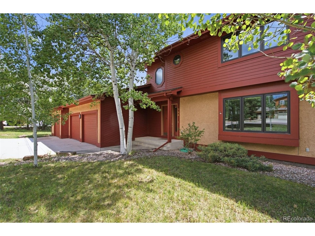 725 Country Dr — photo