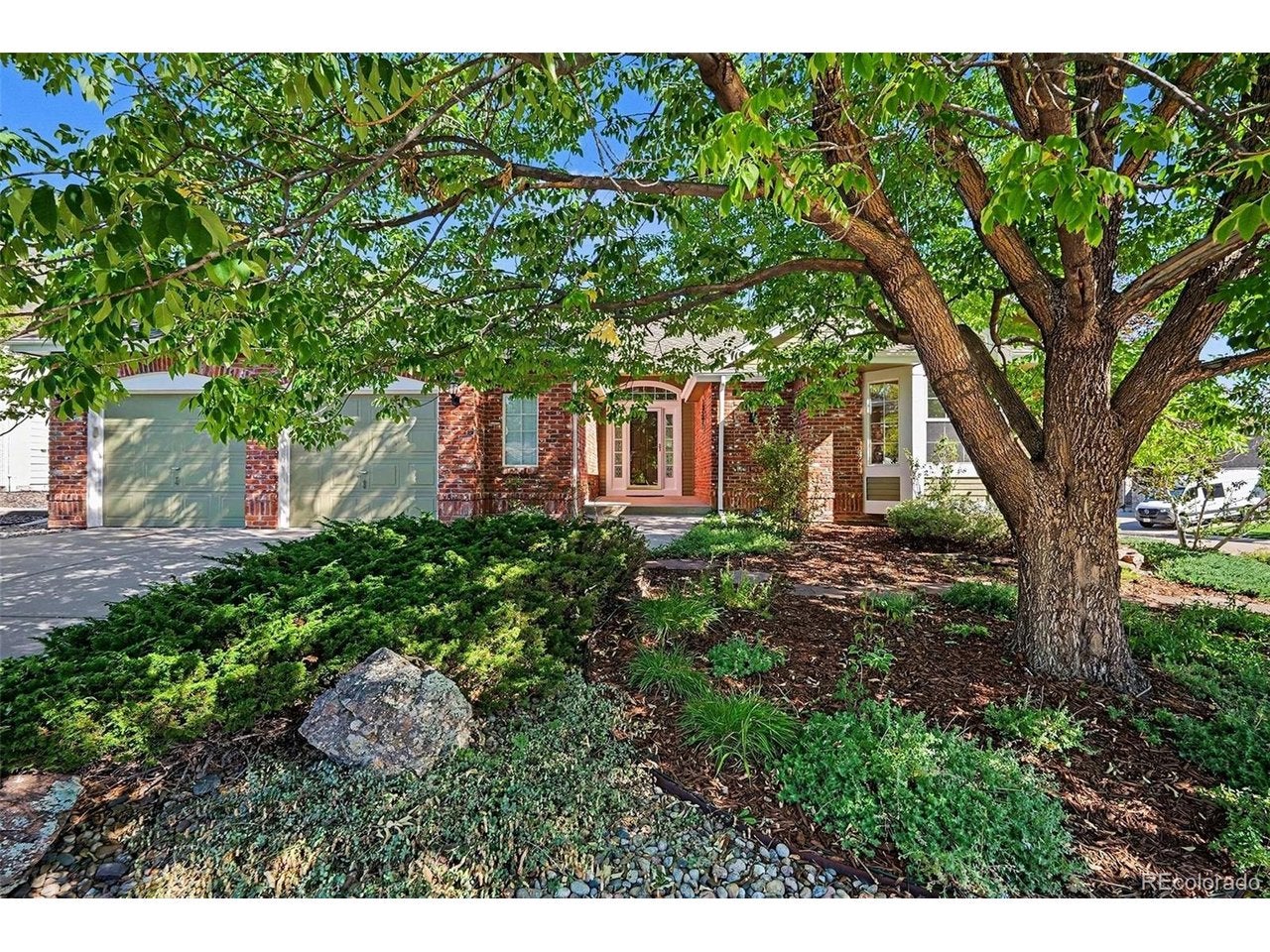 253 Huntley Ct — photo