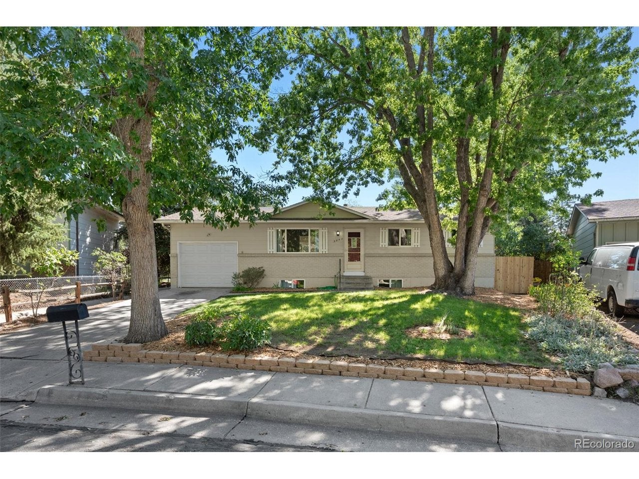 3842 Vaquero Cir — photo