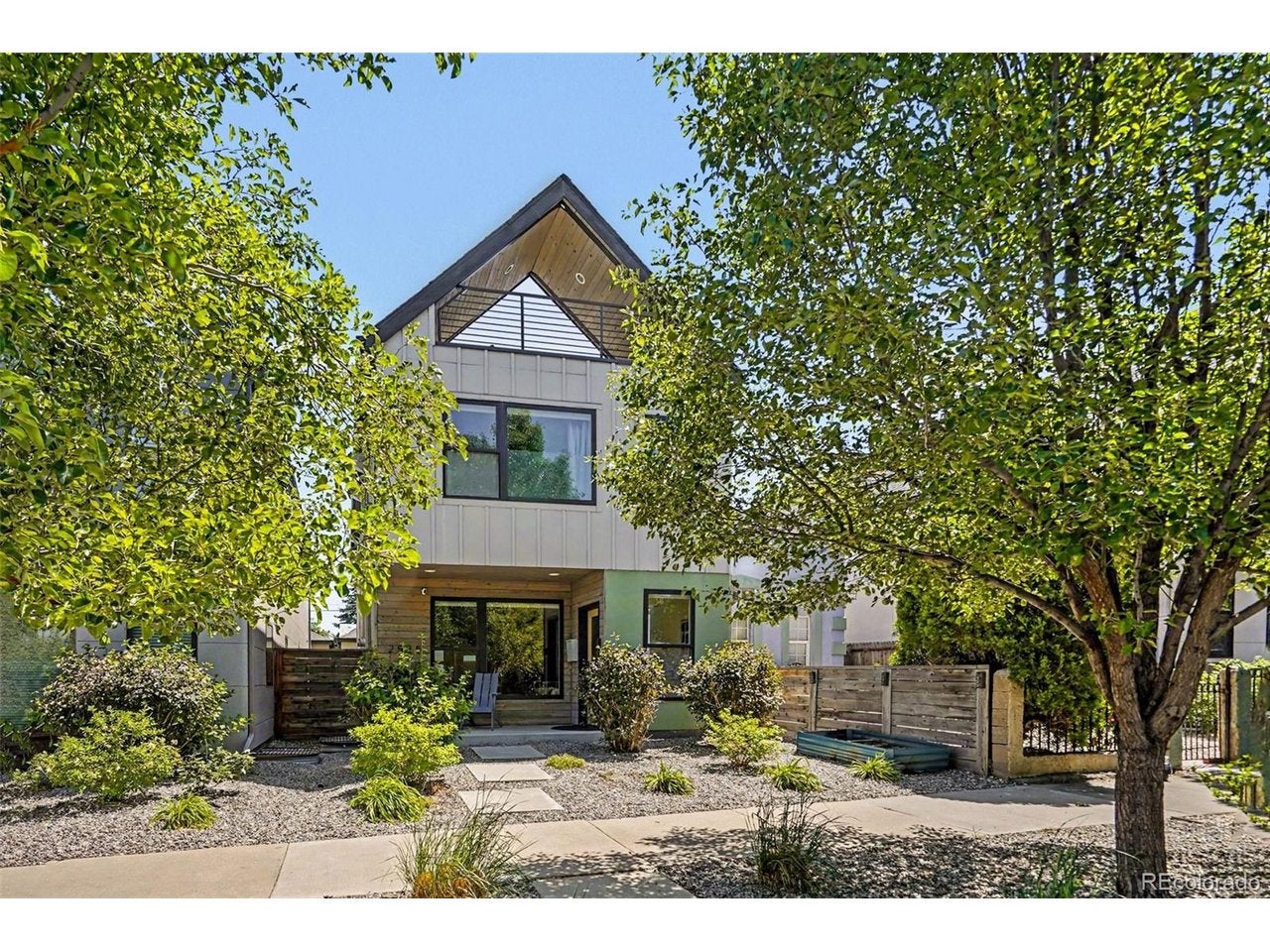 2538 N Clarkson St — photo