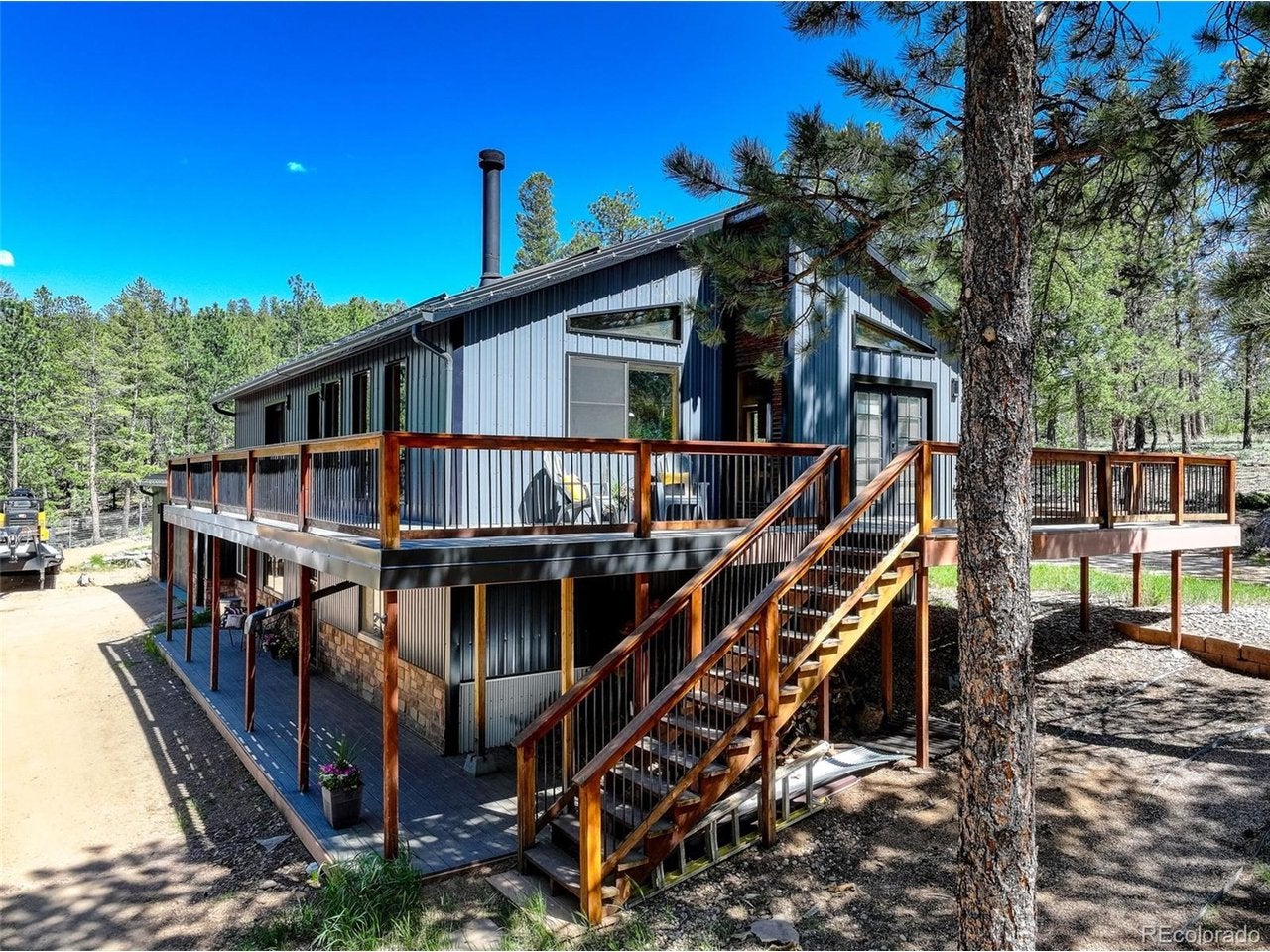 858 Forest Dr — photo