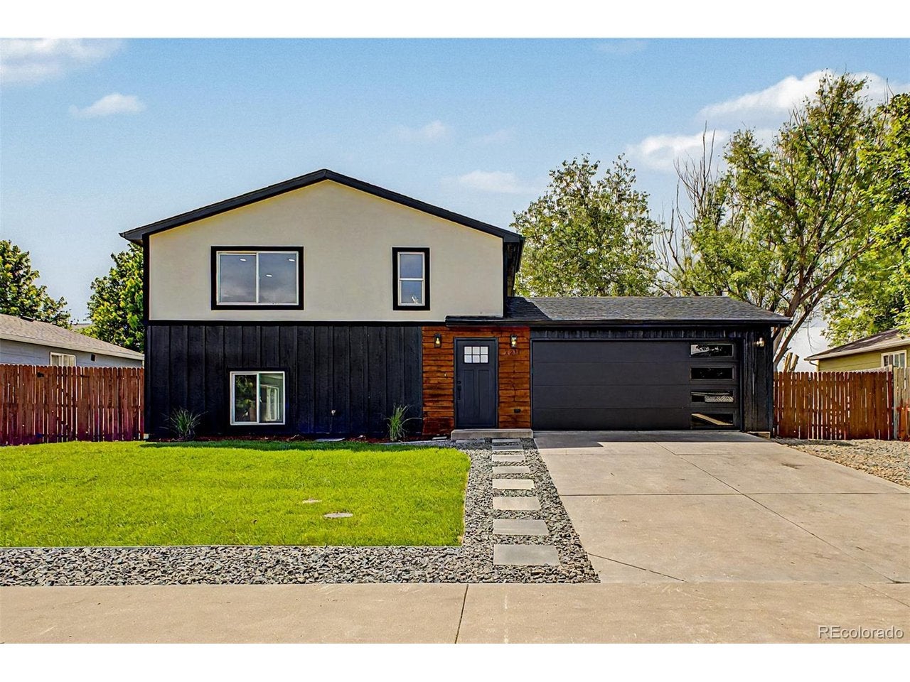 2211 Aspen Ave — photo