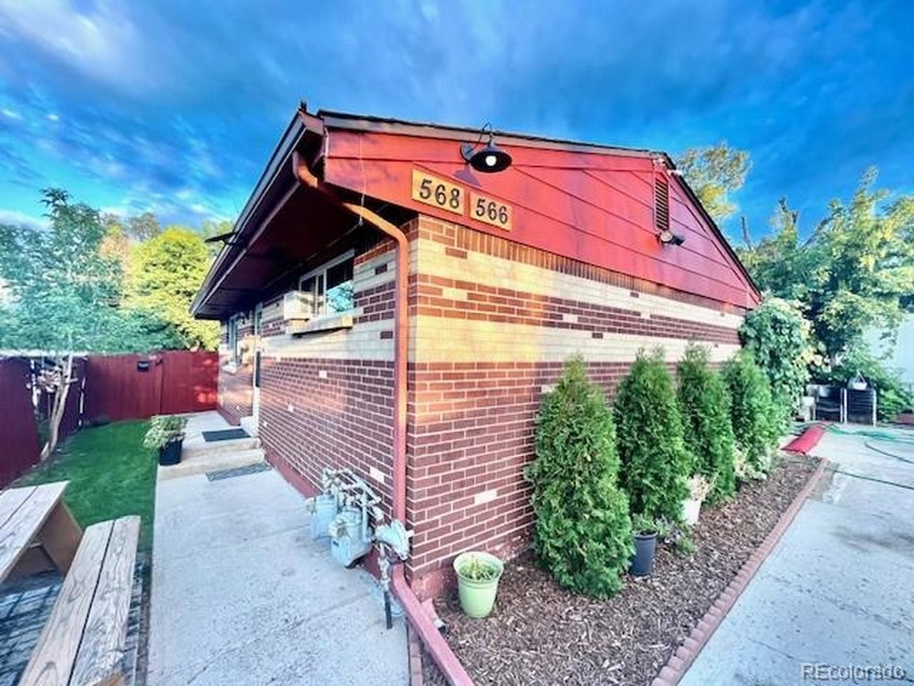 566 S Patton Ct — photo