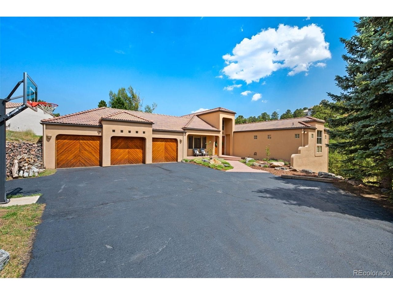 988 Eastwood Dr — photo