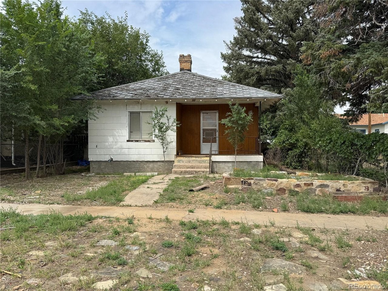 312 Pinon St — photo