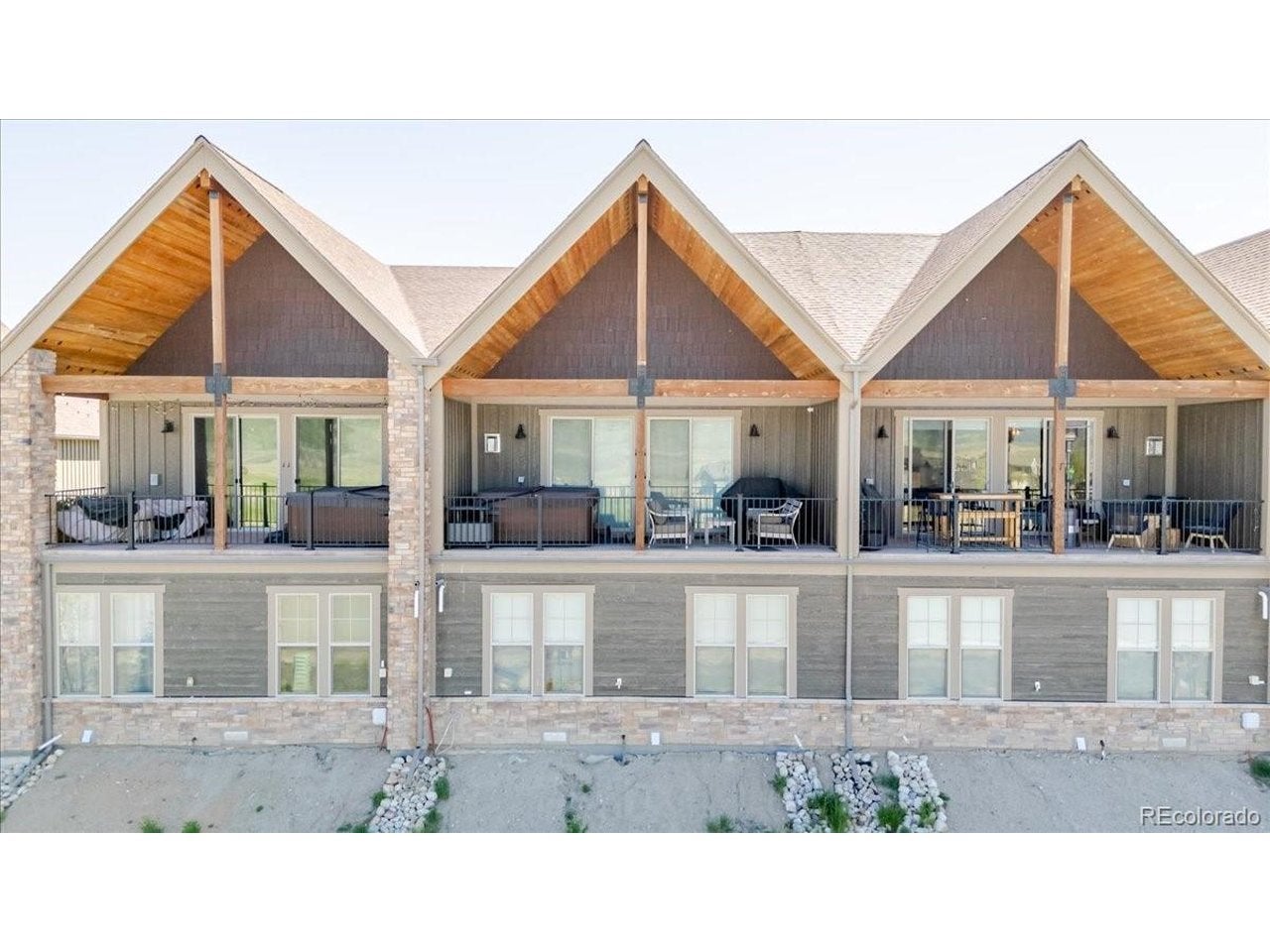 144 Eagle Ridge Dr — photo