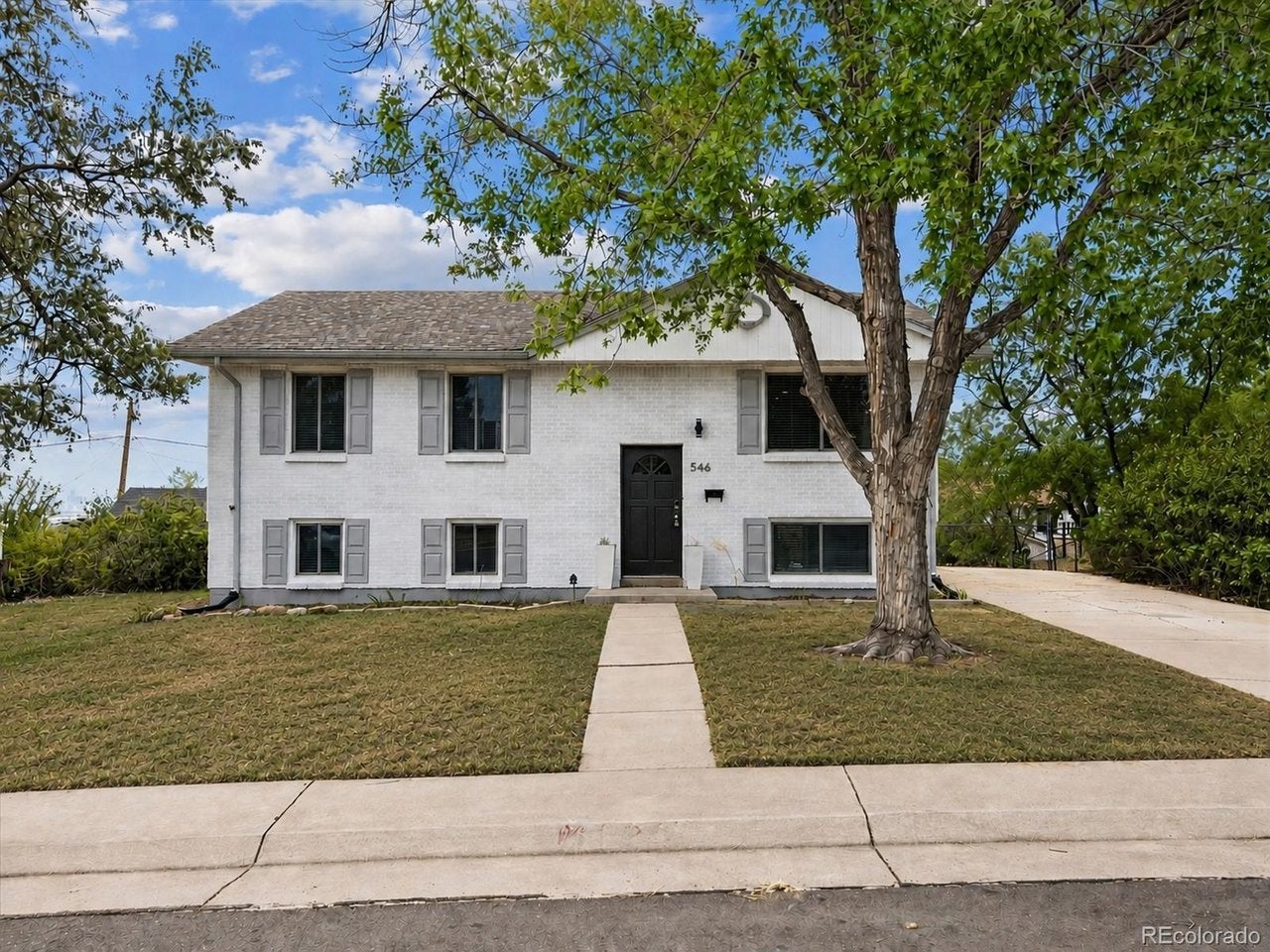 546 Leona Dr — photo
