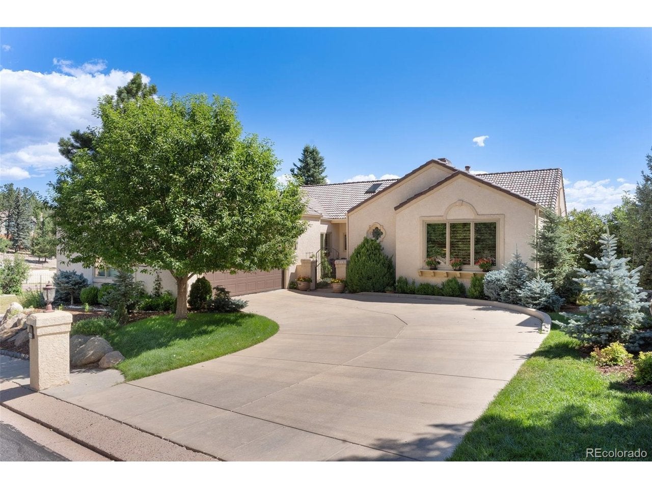 4015 Hermitage Dr — photo