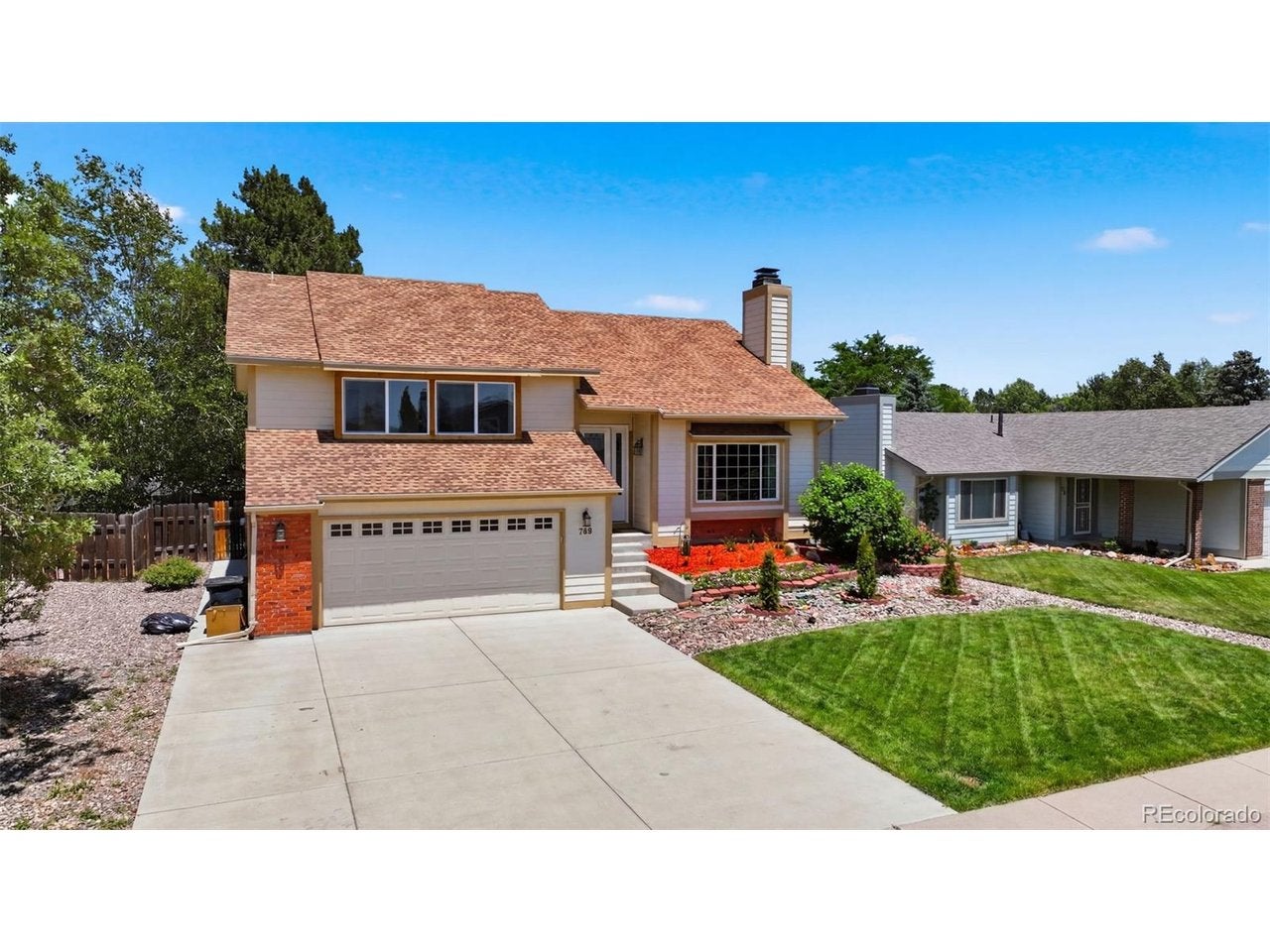 780 Bayfield Dr — photo