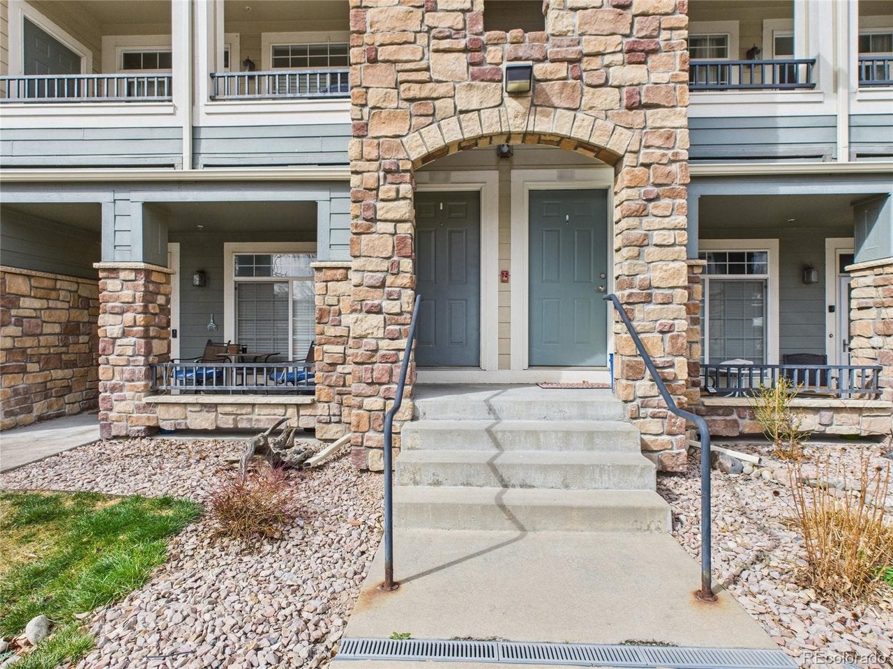 474 Black Feather Loop 412 — photo