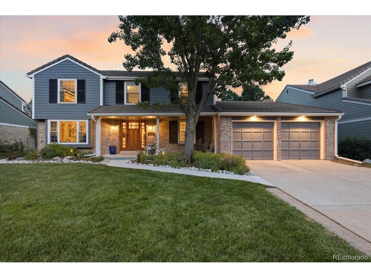 8806 W Prentice Ave — photo
