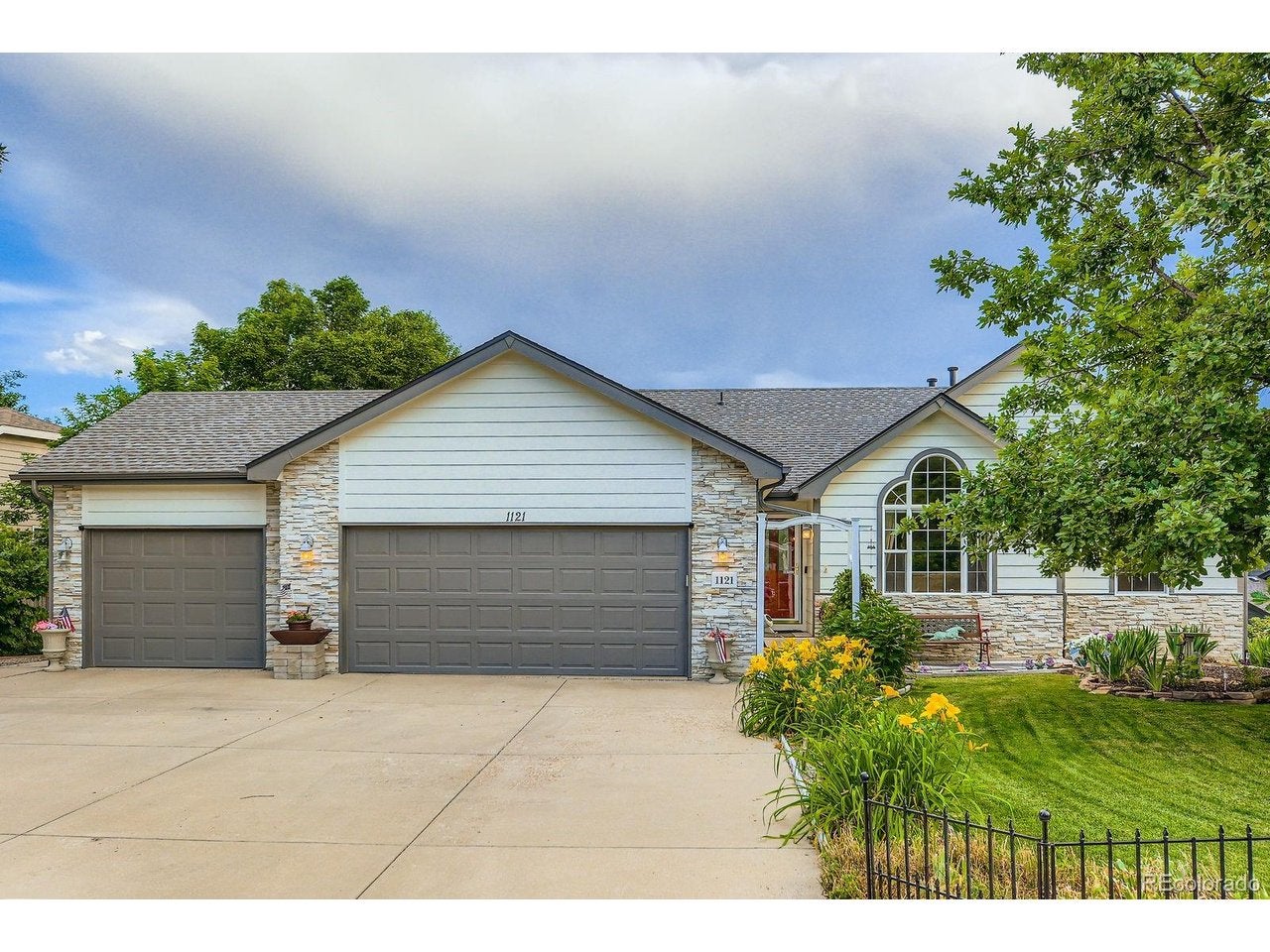 1121 Country Acres Ct — photo