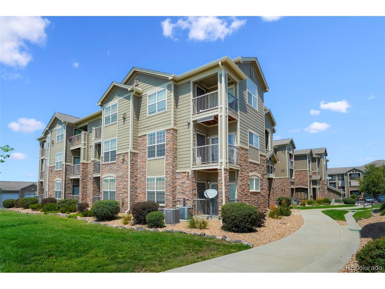 3045 Blue Sky Cir 18-302 — photo