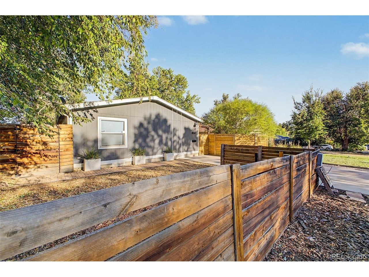 370 Irving St — photo