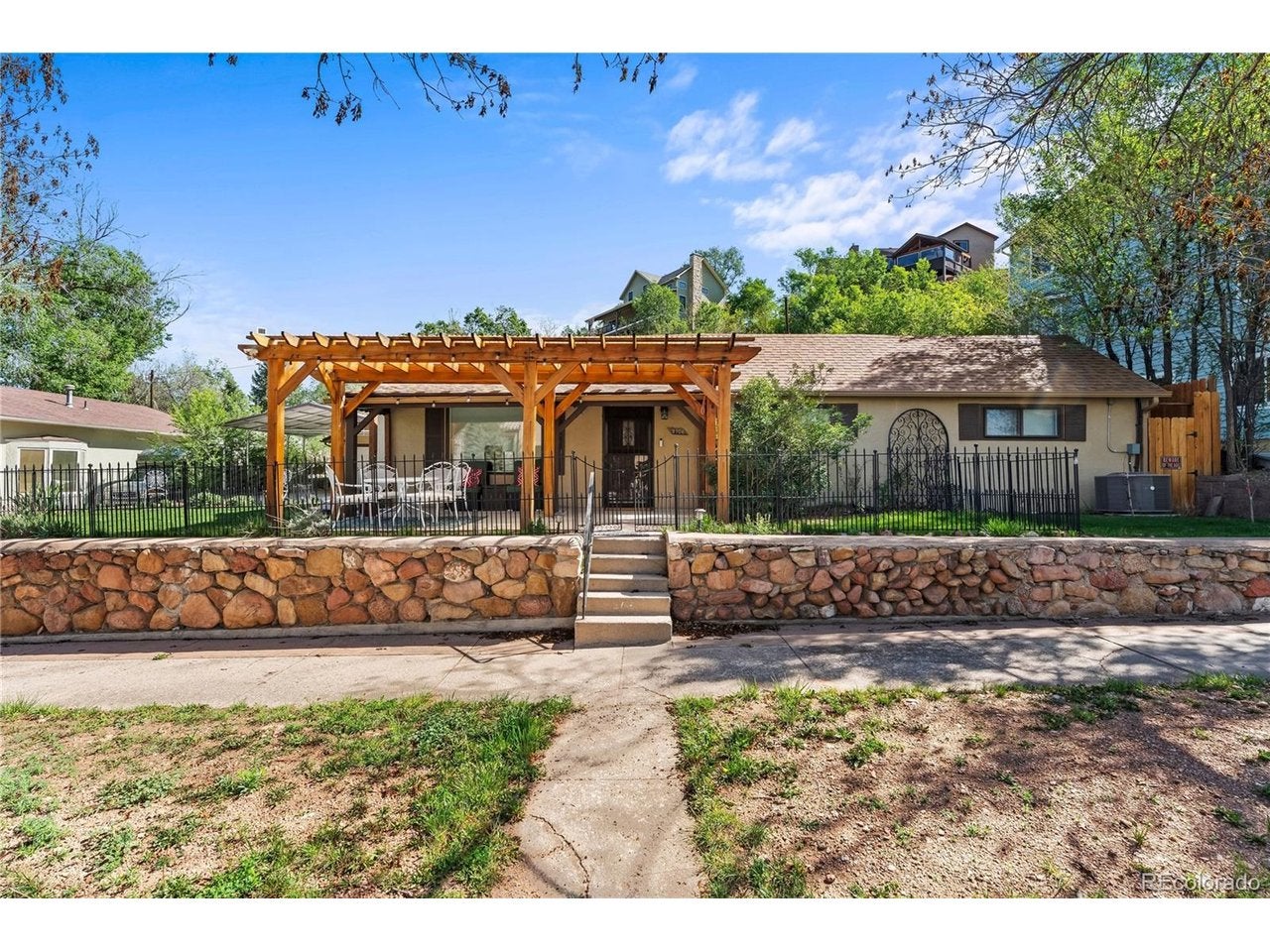 2706 W Pikes Peak Ave — photo