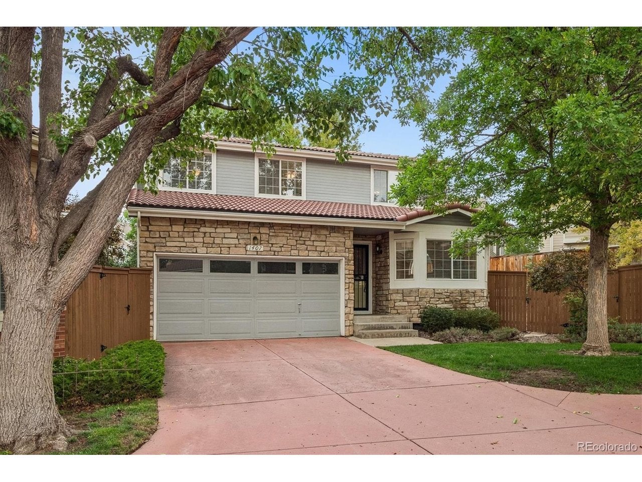 1407 Laurenwood Way — photo