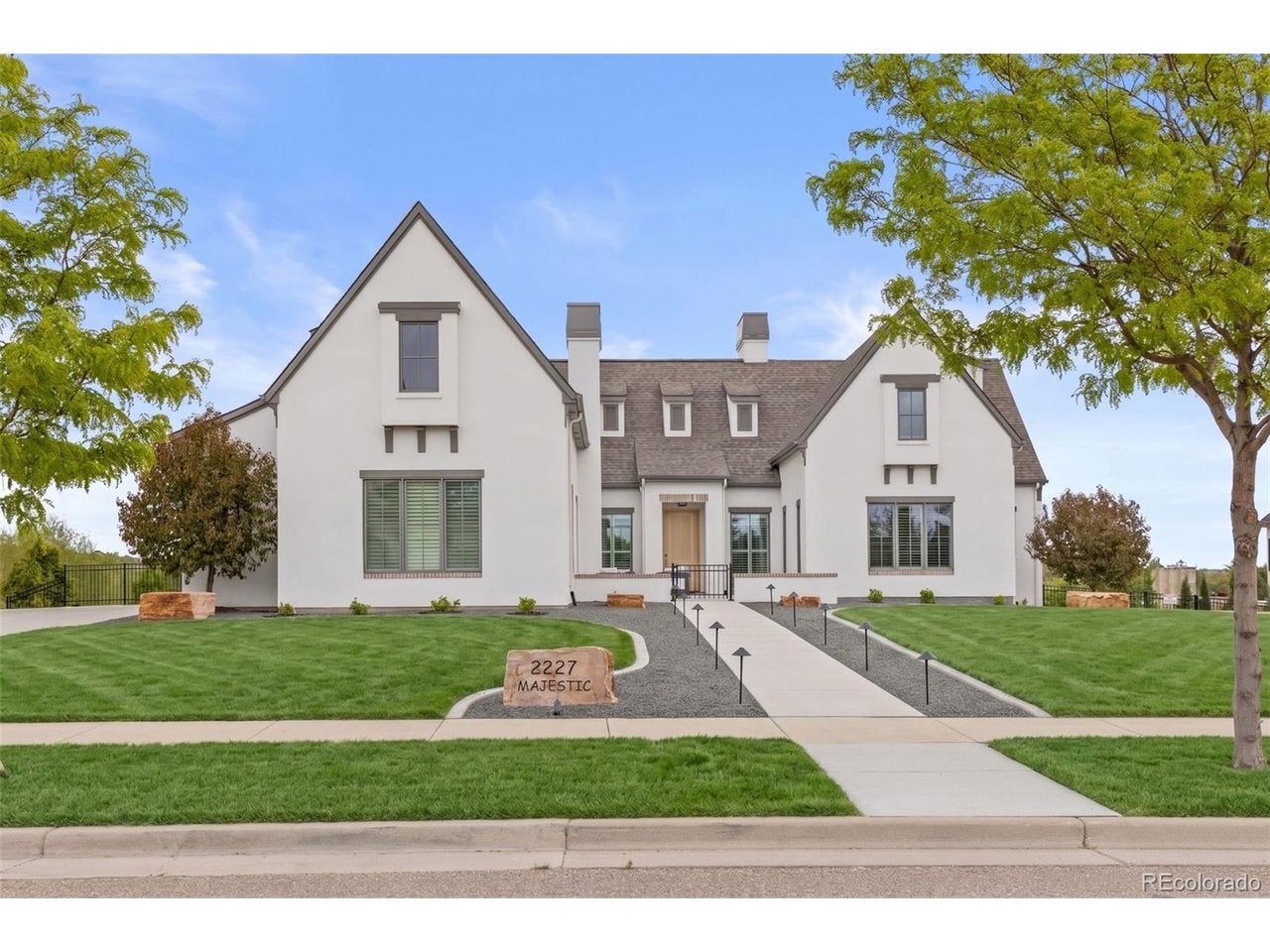 2227 Majestic Dr — photo