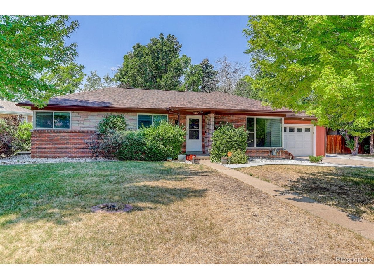 465 Cody Dr — photo