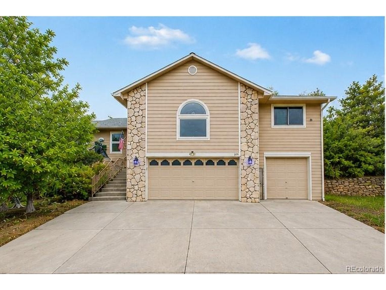 395 Dawson Ct — photo