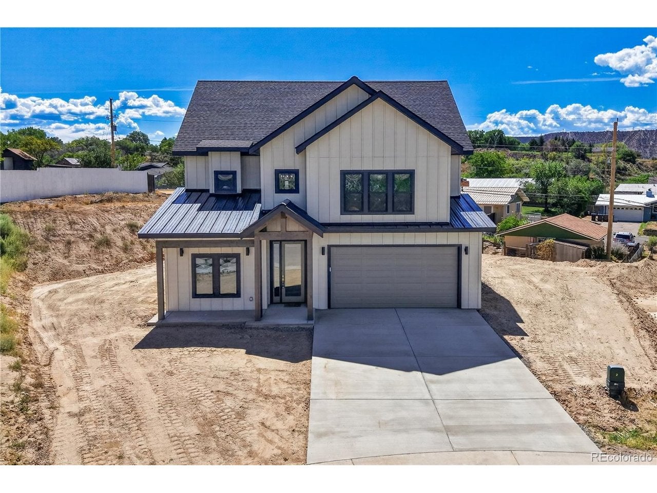 1334 Clover Ct — photo