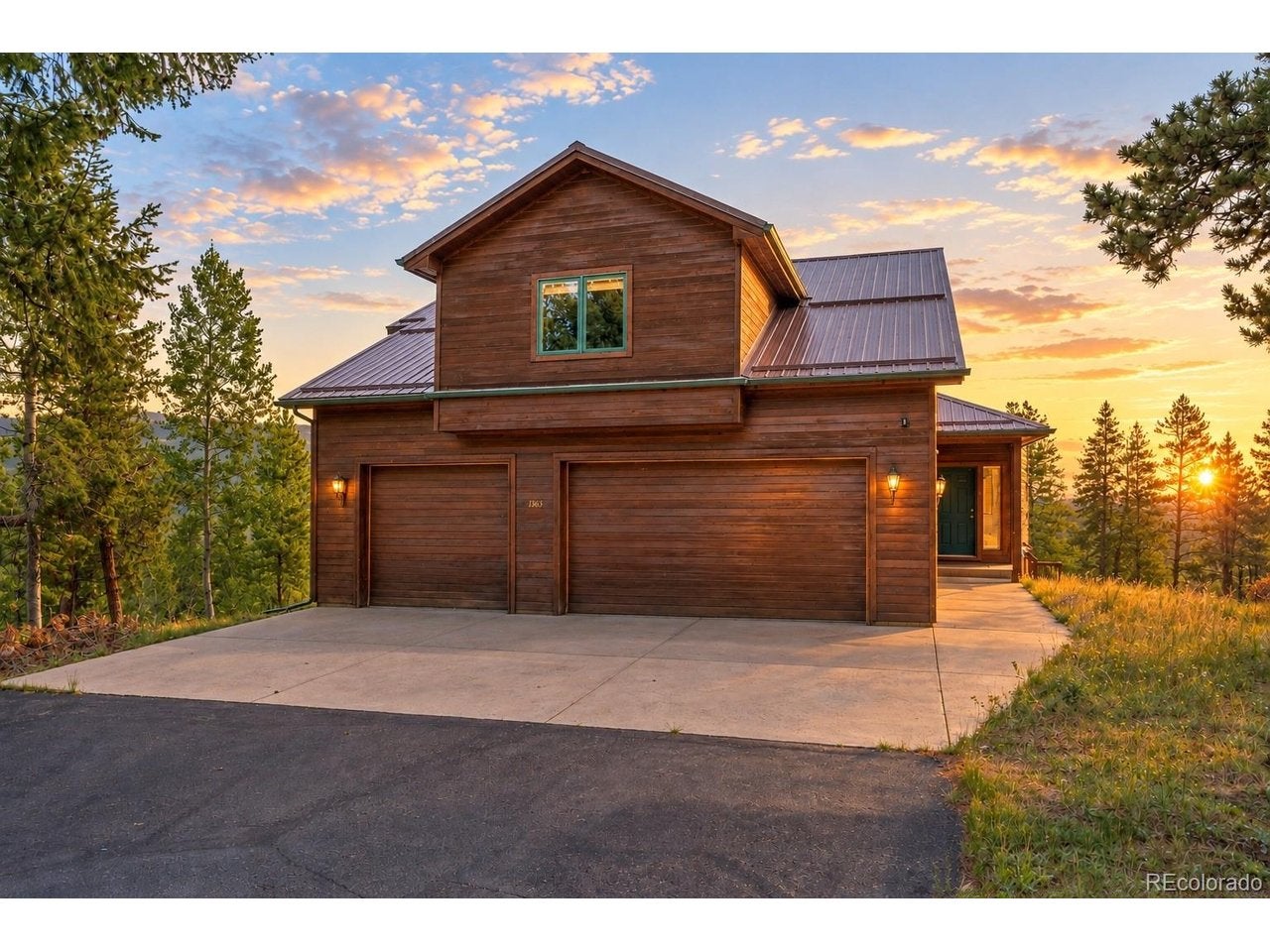 1363 Royal Ridge Dr — photo