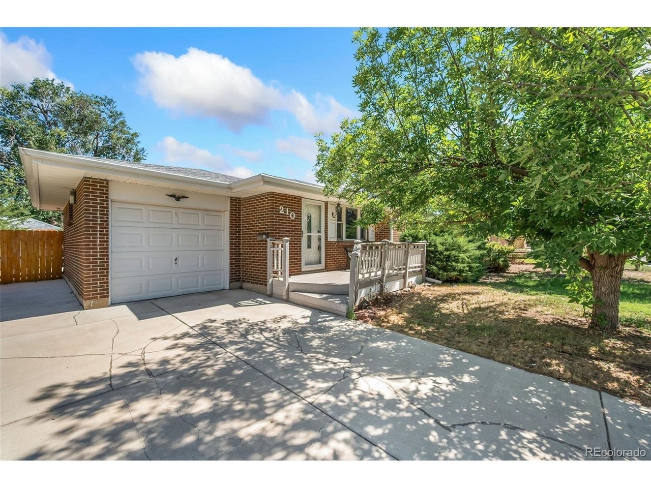 210 Aspen Dr — photo